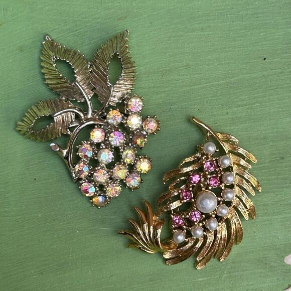 Lot Of 2 Vintage Gerry's & BSK Brooches Gold-tone Rhinestone Embellished Signed - Picture 3 of 8